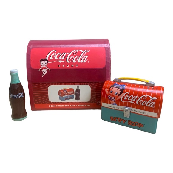 NIB 2004 Coca Cola Betty Boop Dome Lunch Box Salt & Pepper Collectible Set - Picture 15 of 15